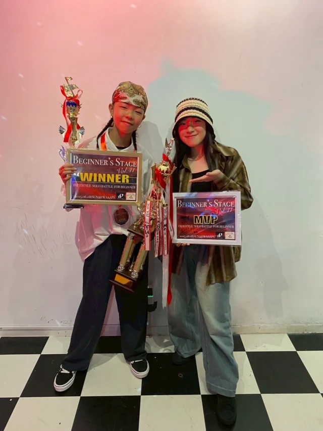 ⁡
⁡
Beginner's Stage vol.41 @waaaps_infomation 
2025.06.08(sun) 
⁡
⁡
⁡
WINNER🏆 Anri
個人賞  Hina
⁡
⁡
⁡
⁡
〰︎〰︎〰︎
⁡
⁡
⁡
⁡
KULA STUDIOに通ってくれている生徒の4人がバトルに挑戦！
写真の2人以外にも
Best16 KOTU
1回戦突破 NOA
と初めてのバトルで大奮闘！！！
⁡
⁡
今年の4月から土曜日に隔週で
session classも始まっています💥
⁡
⁡
バトルに挑戦してみたい！
自由に踊れるようになりたい！
all age all levelのクラスになりますので
興味のある生徒の皆様是非一緒に踊りましょう🔥
⁡
⁡
⁡
⁡
⁡
⁡
⁡
#kulastudio #dance #dancestudio #kidsdancer #ダンス #ダンススタジオ #キッズダンス #キッズダンサー #あきる野市 #東秋留 #福生 #羽村 #秋川